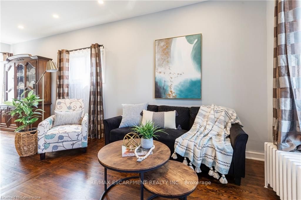 77 Poulette St Property Photo 2