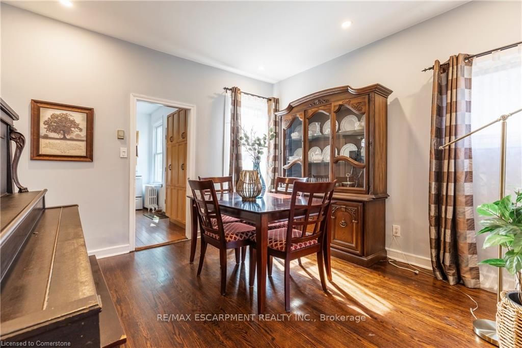 77 Poulette St Property Photo 5