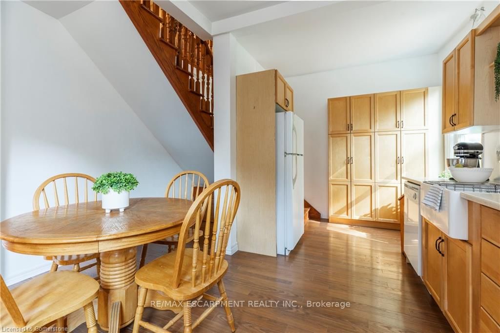 77 Poulette St Property Photo 9