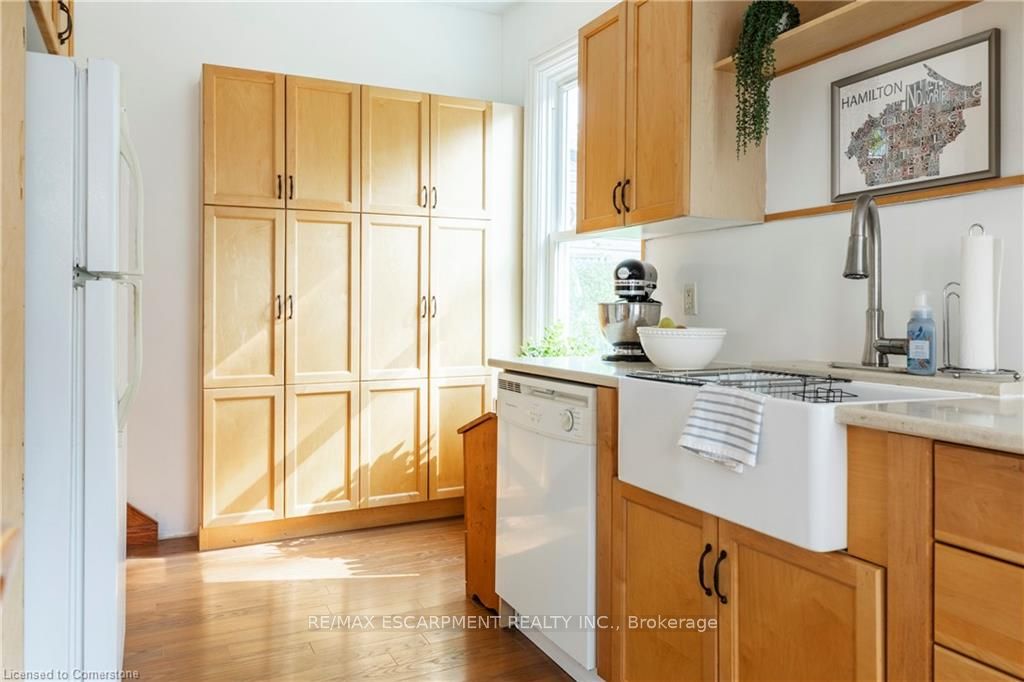 77 Poulette St Property Photo 11