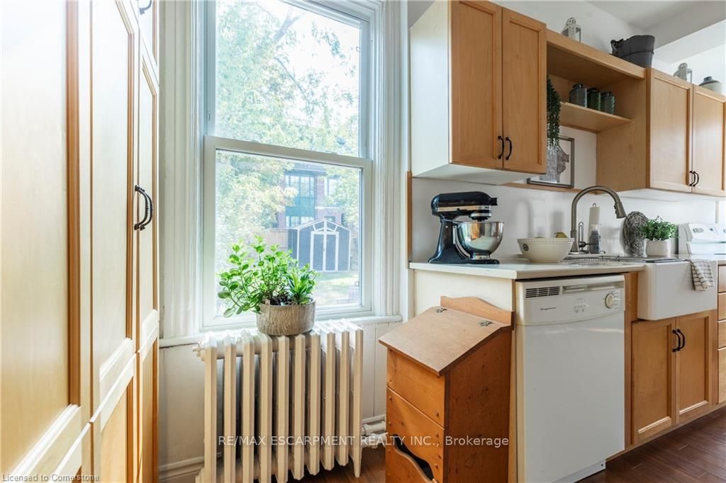 77 Poulette St Property Photo 14