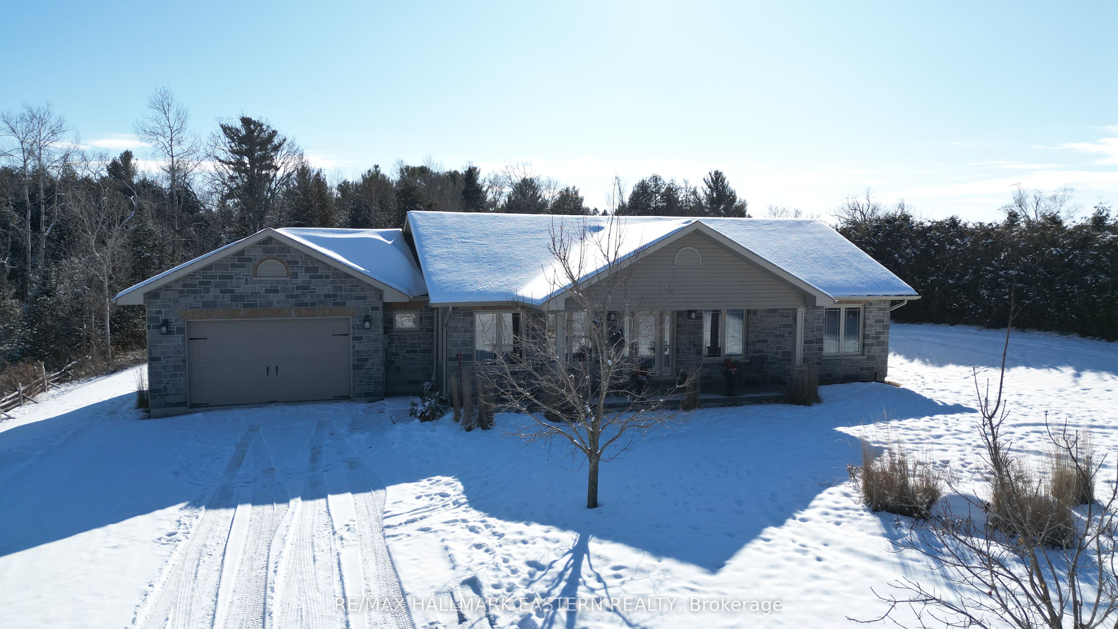 729 11th Line Property Photo 1