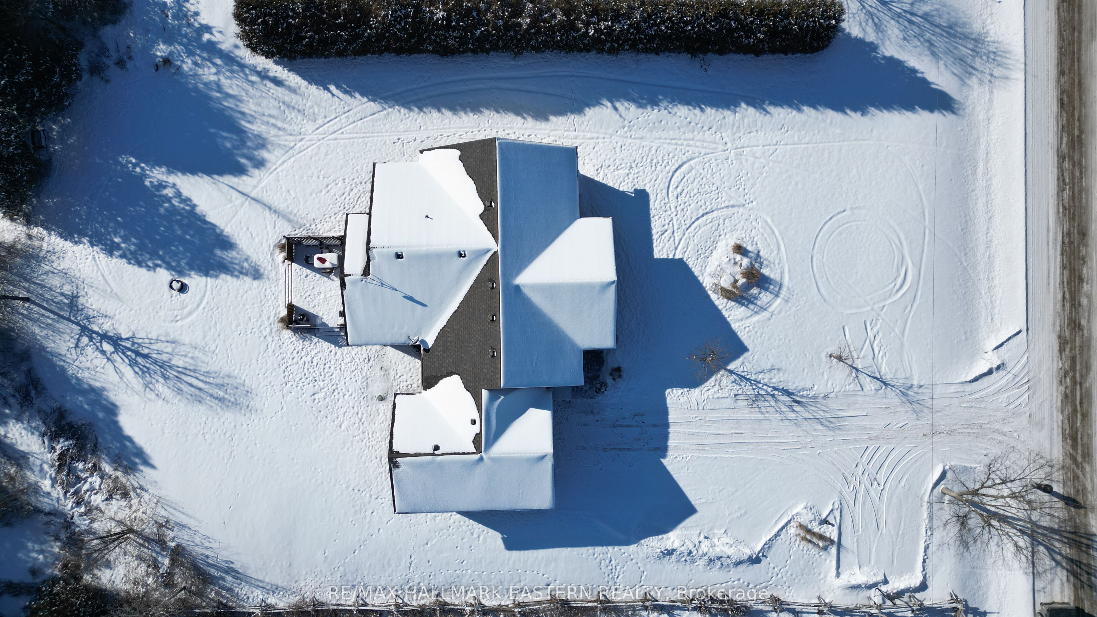 729 11th Line Property Photo 3