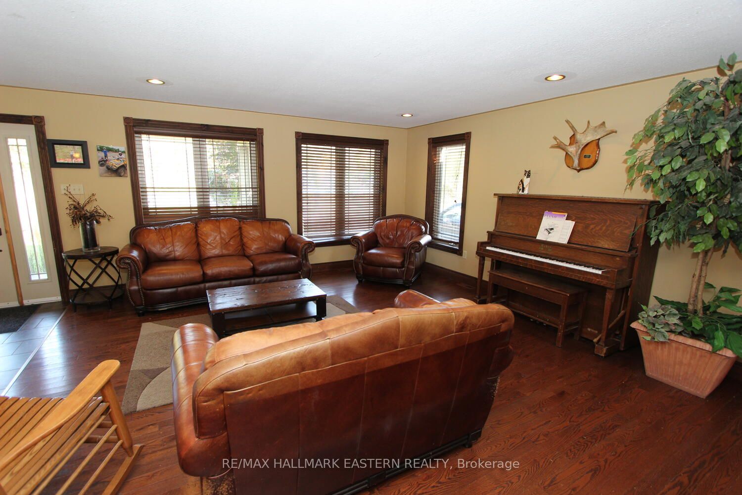 729 11th Line Property Photo 8
