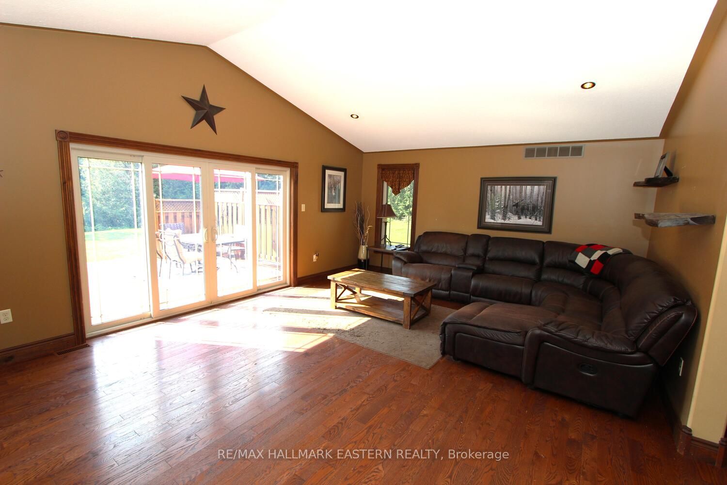 729 11th Line Property Photo 11