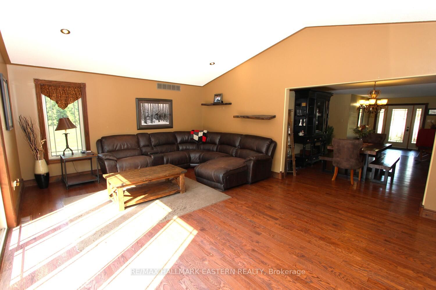 729 11th Line Property Photo 12