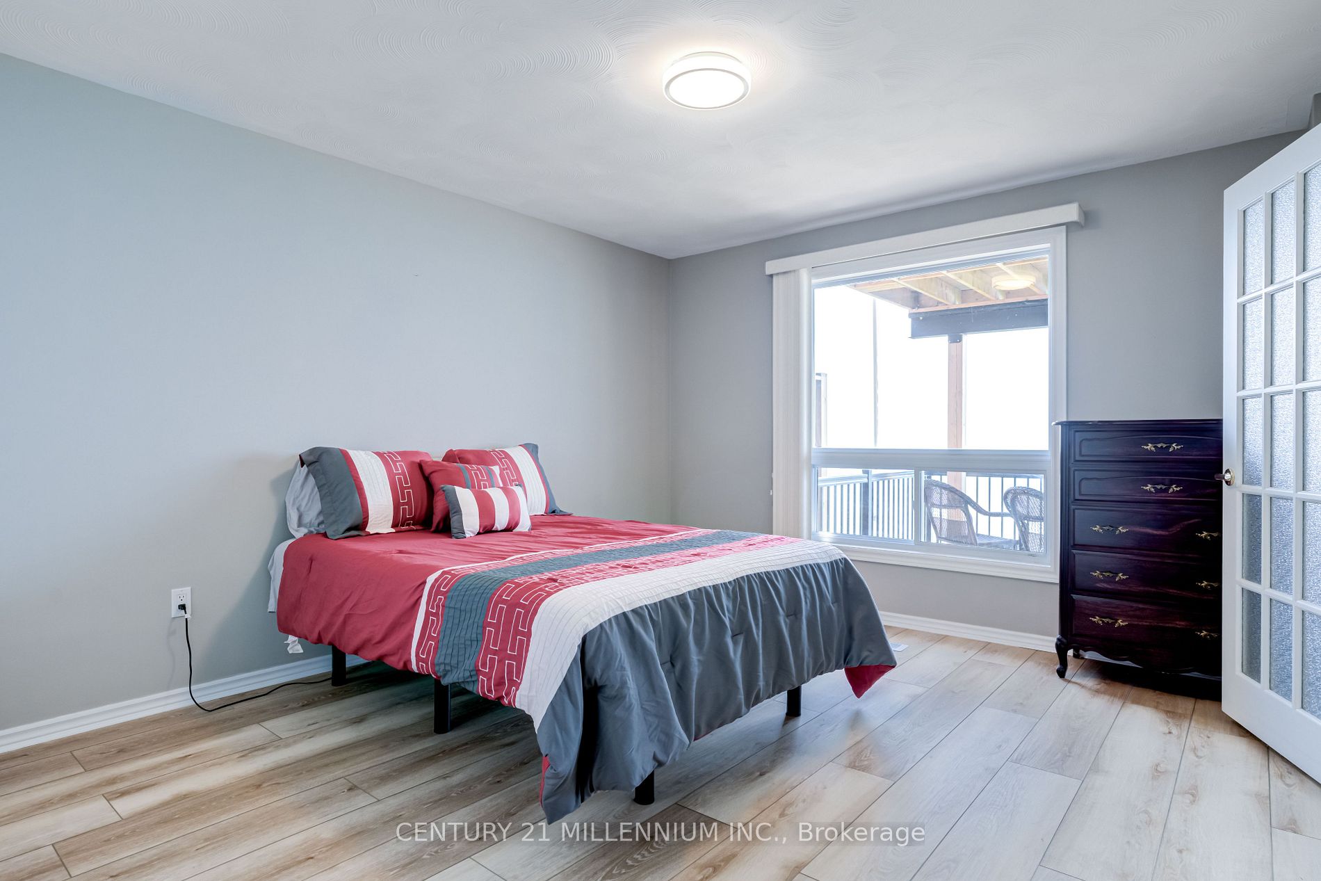 615 Nelson St W 8 Property Photo 3