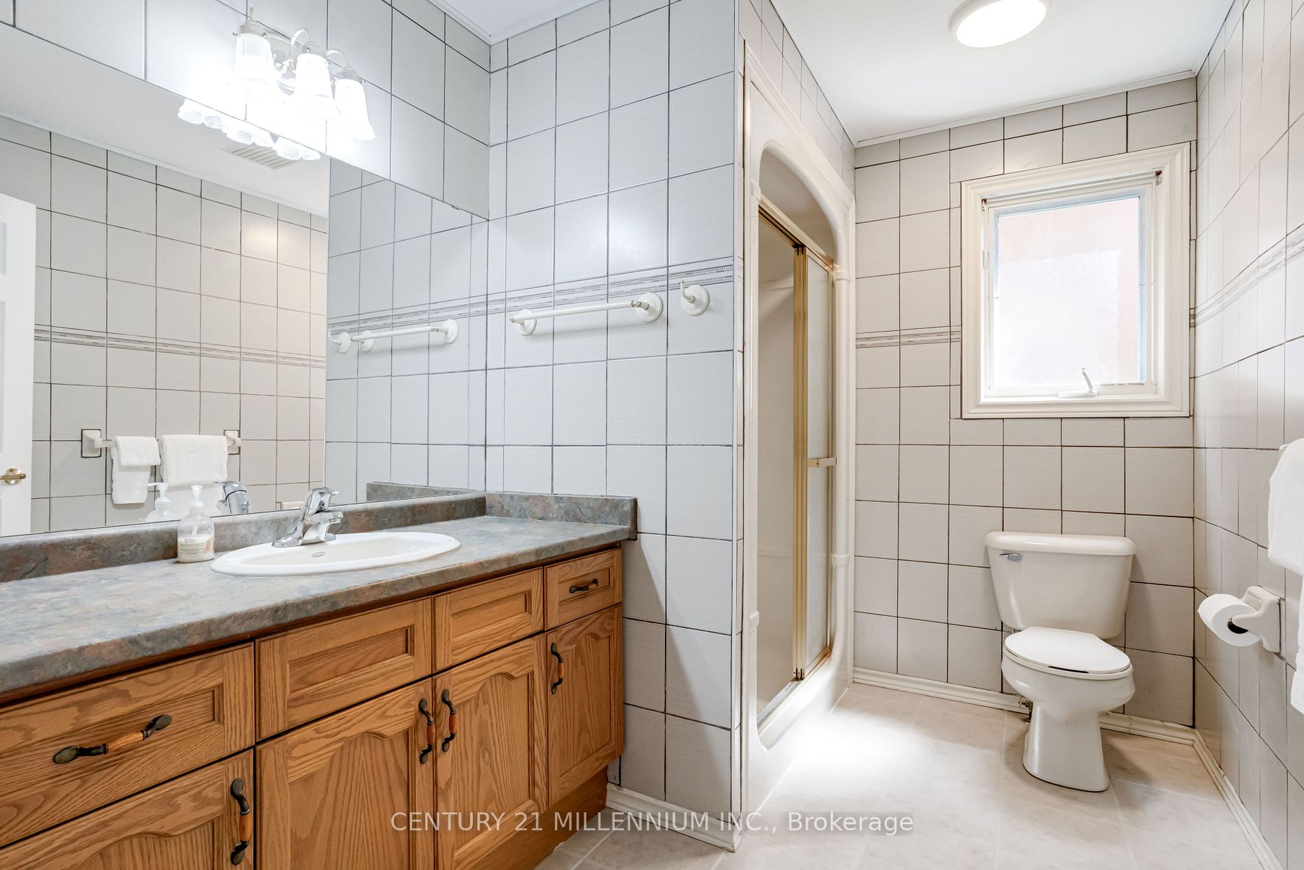 615 Nelson St W 8 Property Photo 4