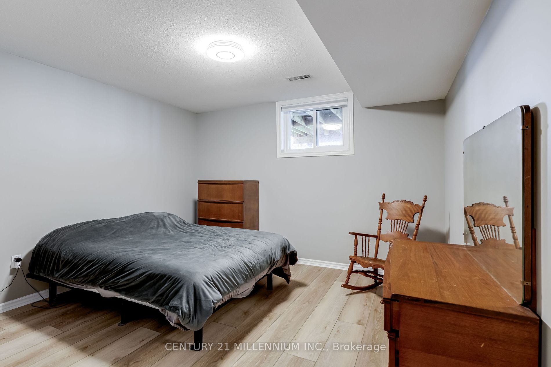 615 Nelson St W 8 Property Photo 24