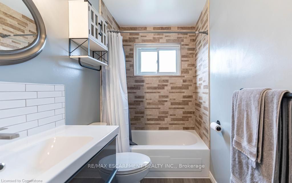 30 Larch St Property Photo 2
