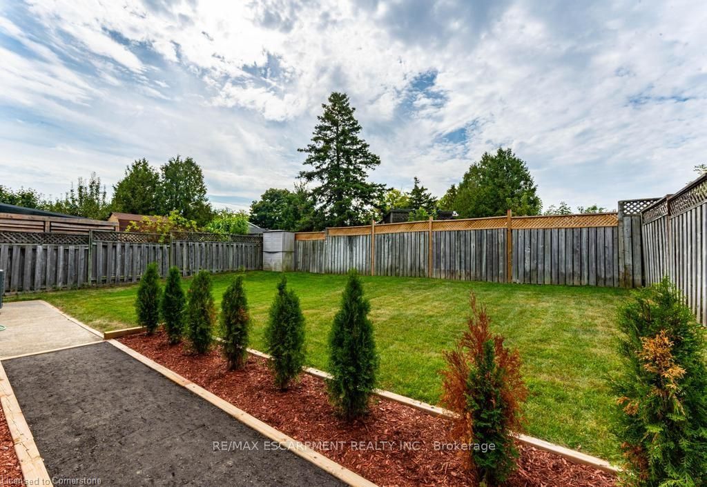 30 Larch St Property Photo 10