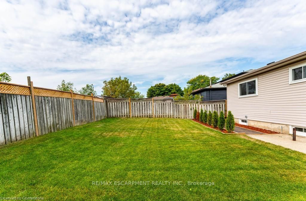 30 Larch St Property Photo 11