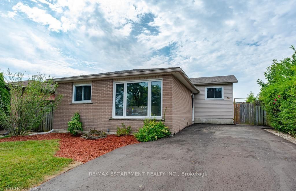 30 Larch St Property Photo 14