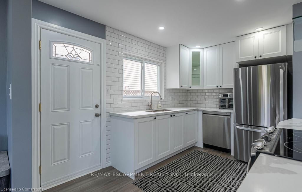 30 Larch St Property Photo 19