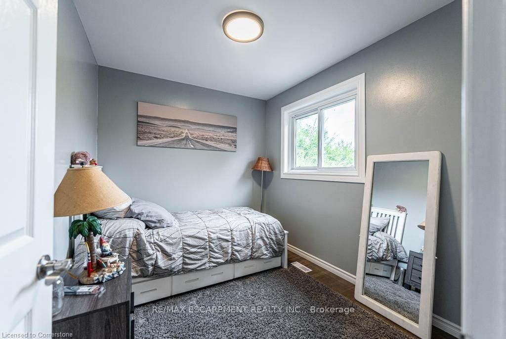 30 Larch St Property Photo 24