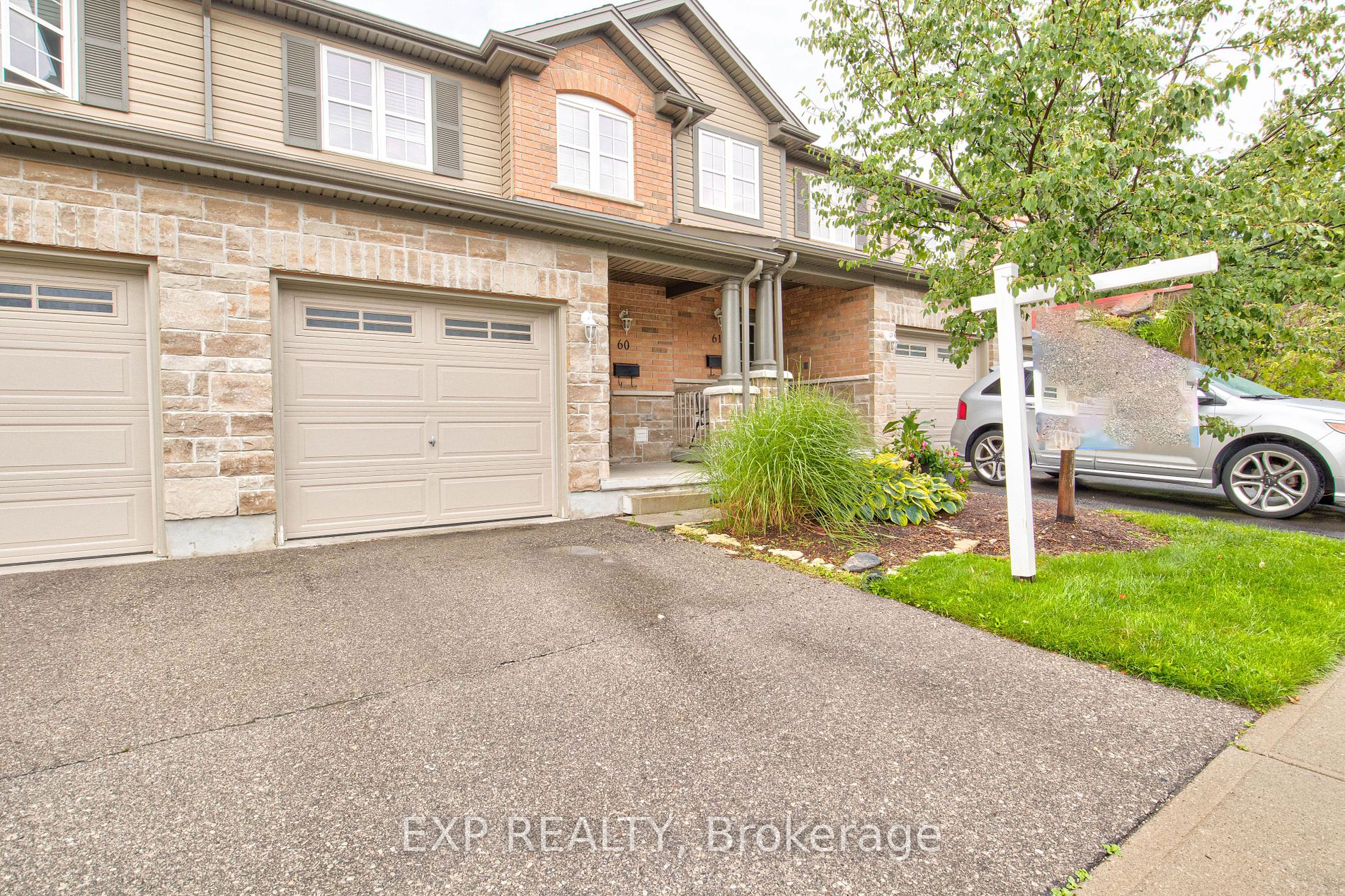 535 Margaret St 60 Property Photo 1