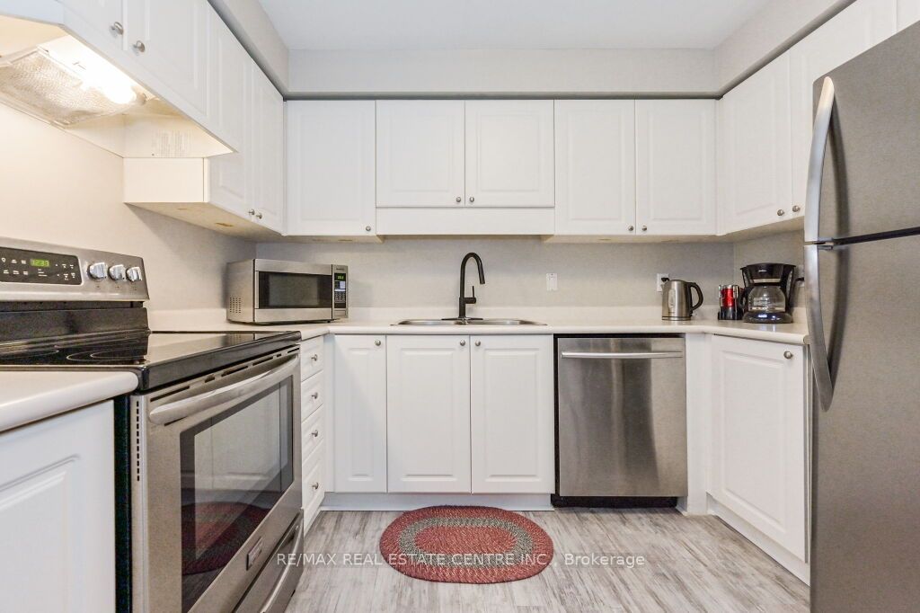 245 Queen St W 103 Property Photo 4
