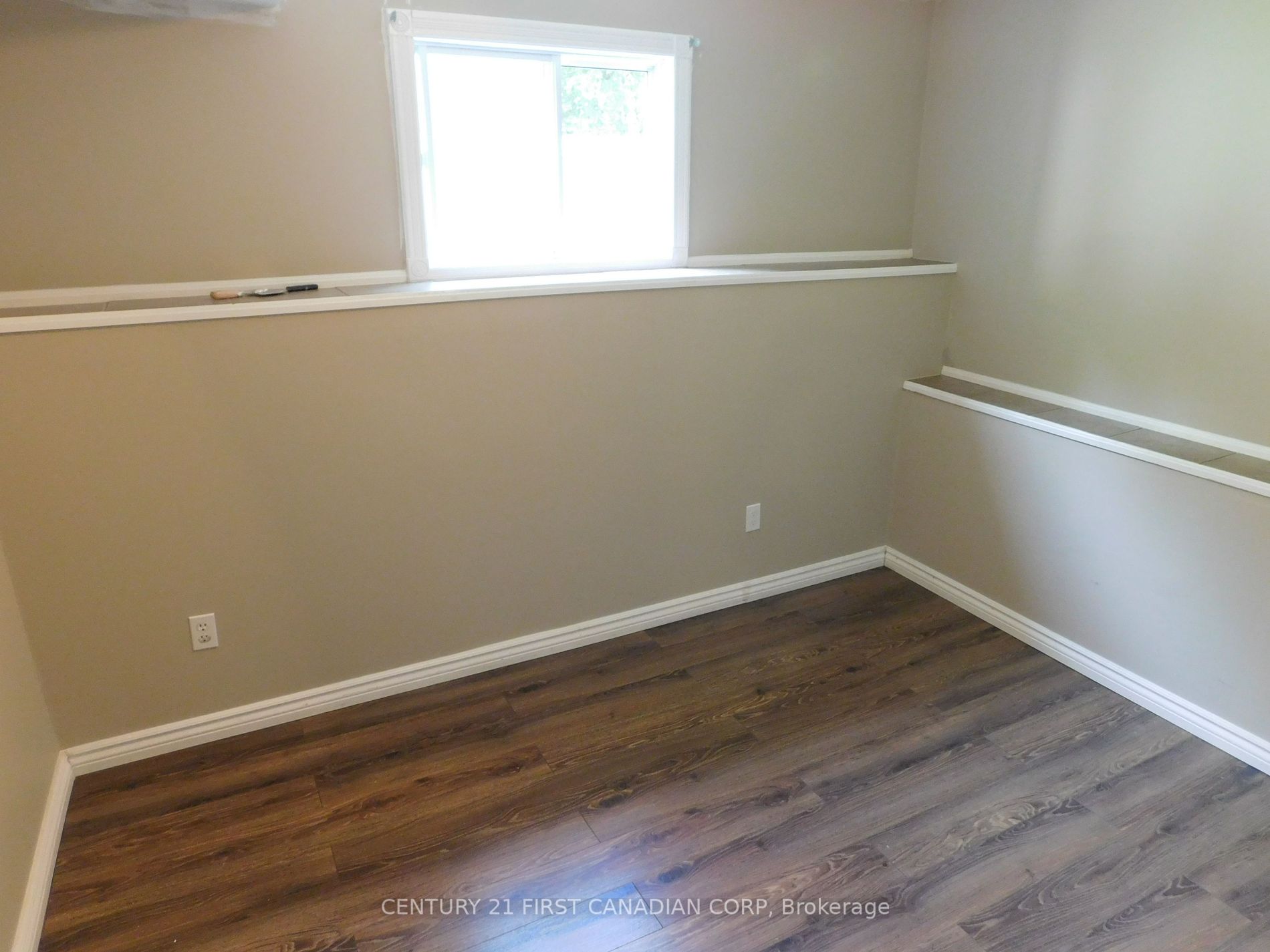 792 Nixon Ave Property Photo 3