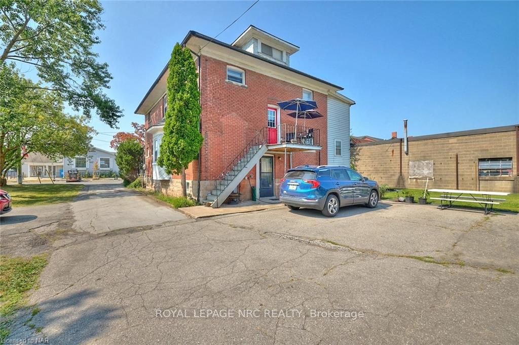 3758 Main Street Property Photo 8