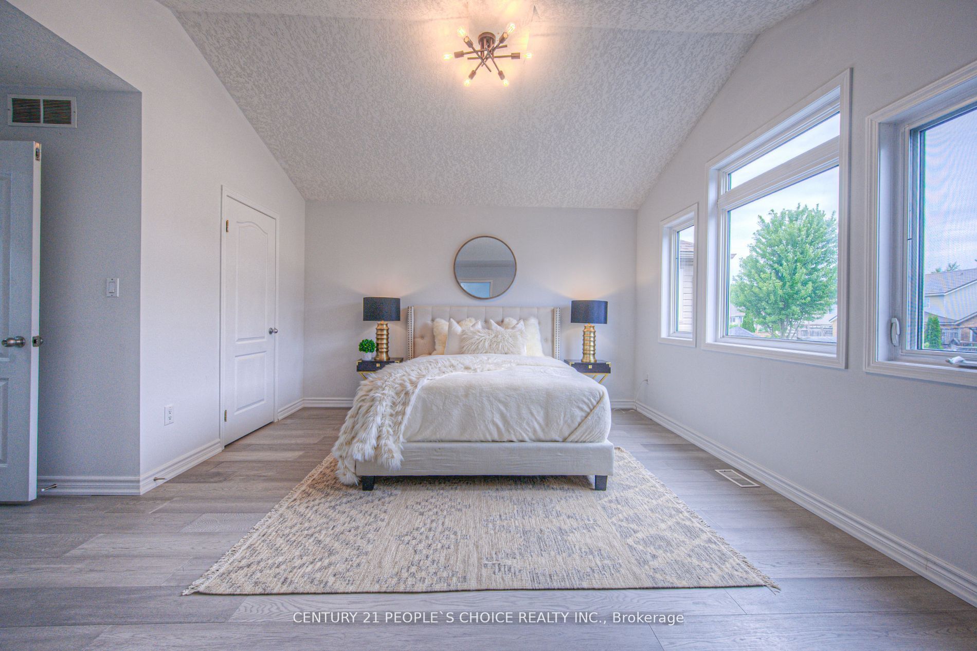 843 Brandenburg Blvd Property Photo 3