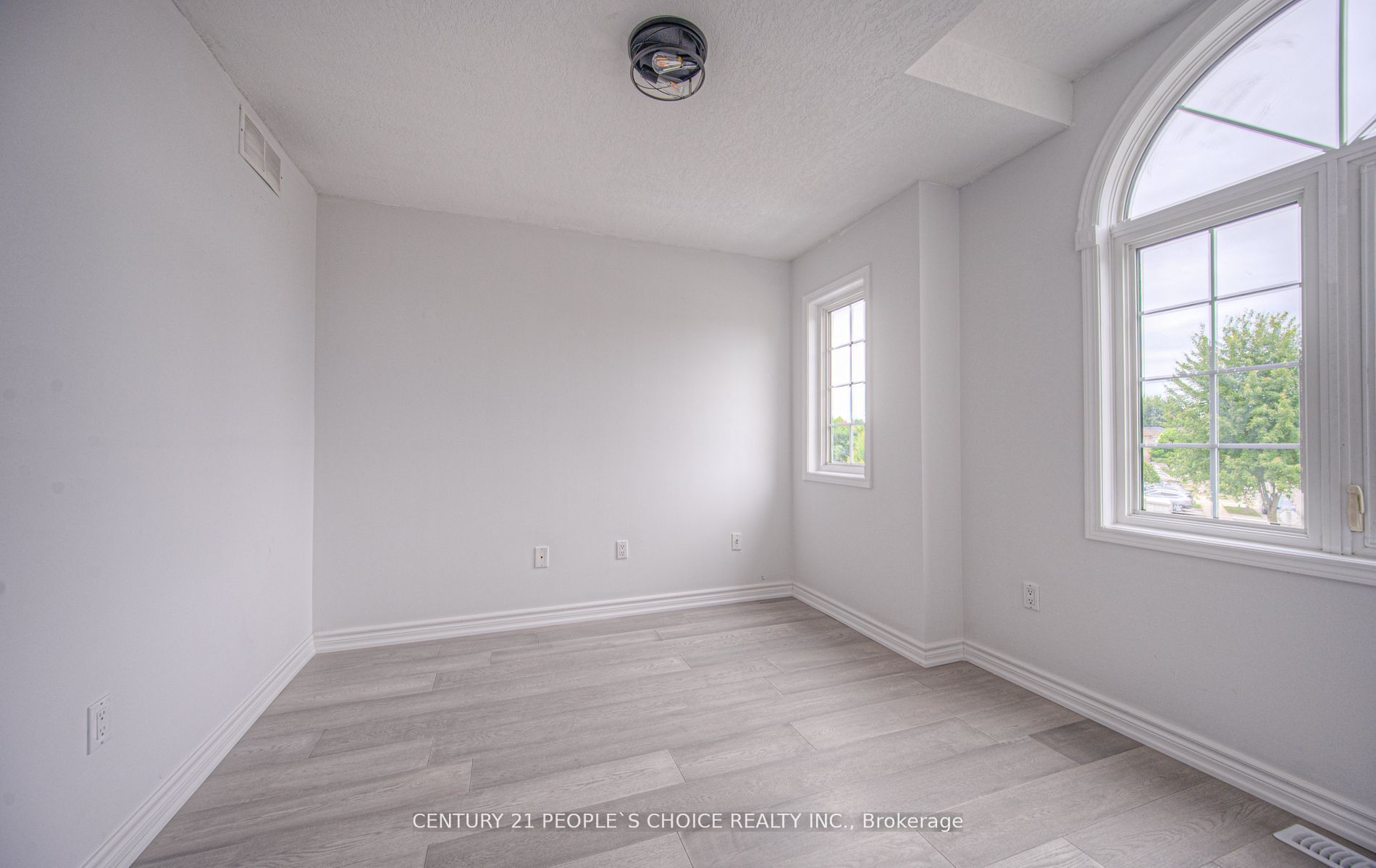 843 Brandenburg Blvd Property Photo 8