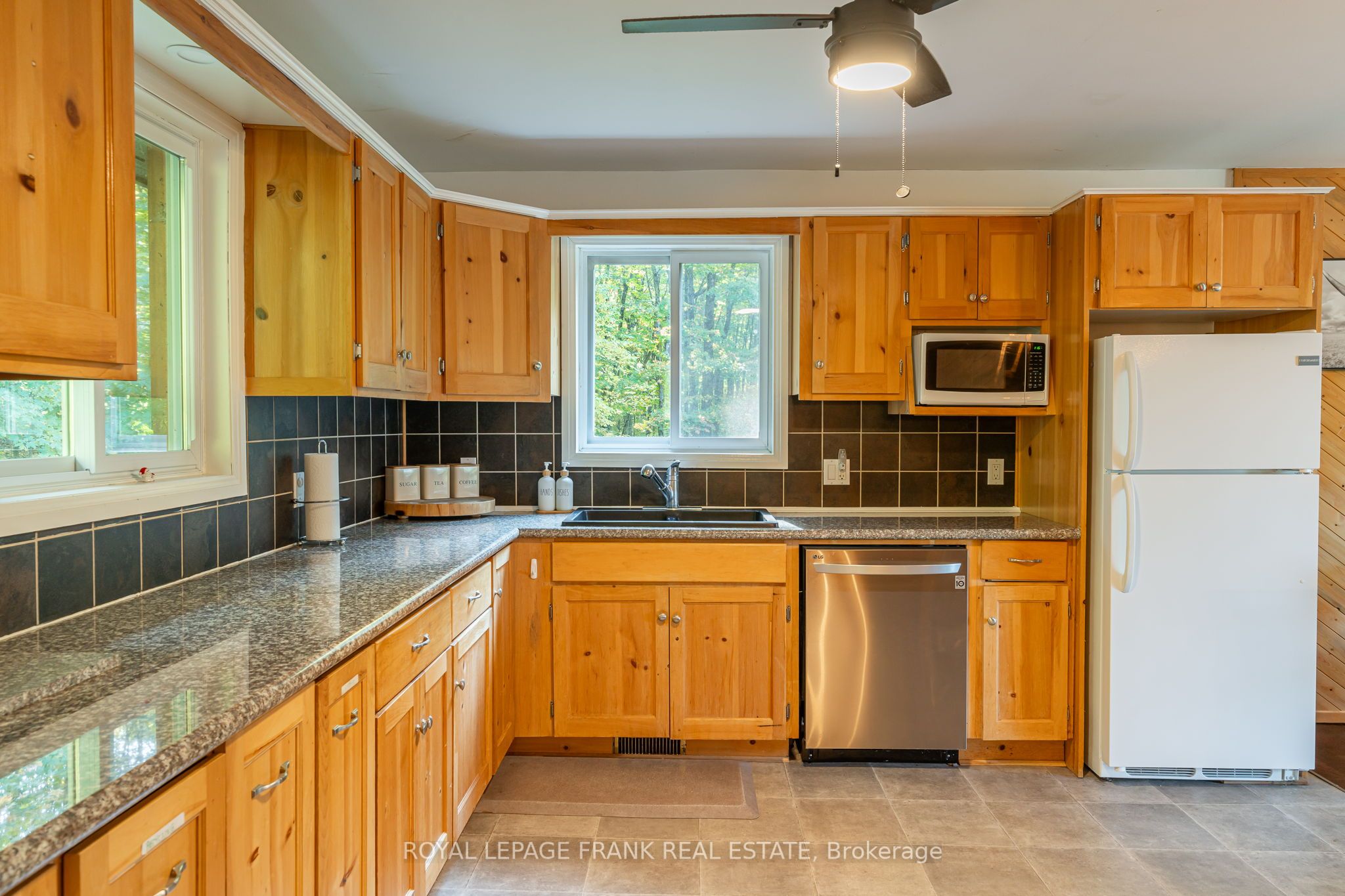 1091 Eashores Road Property Photo 9