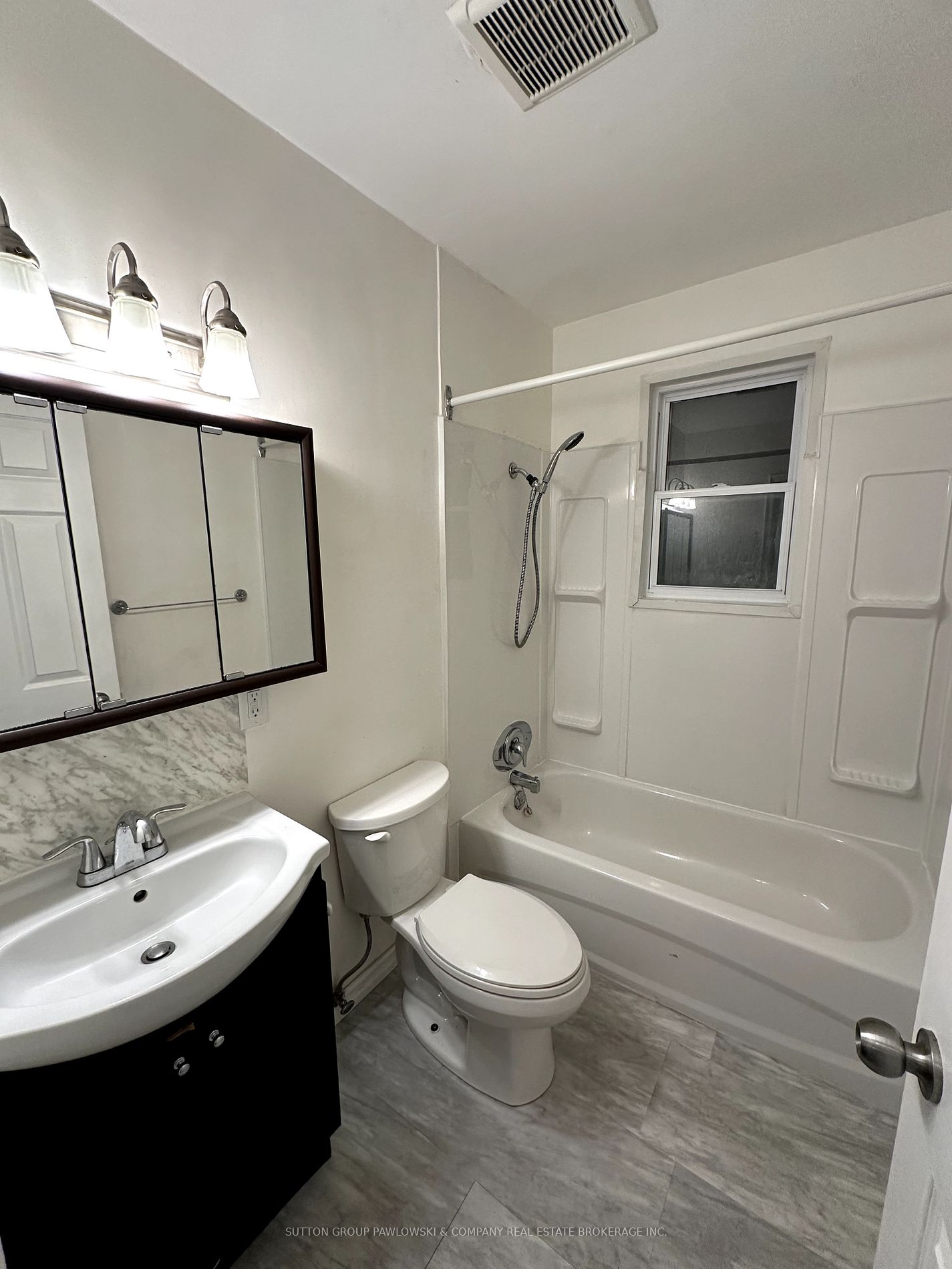 1473 Mclarenwood Terr Property Photo 3