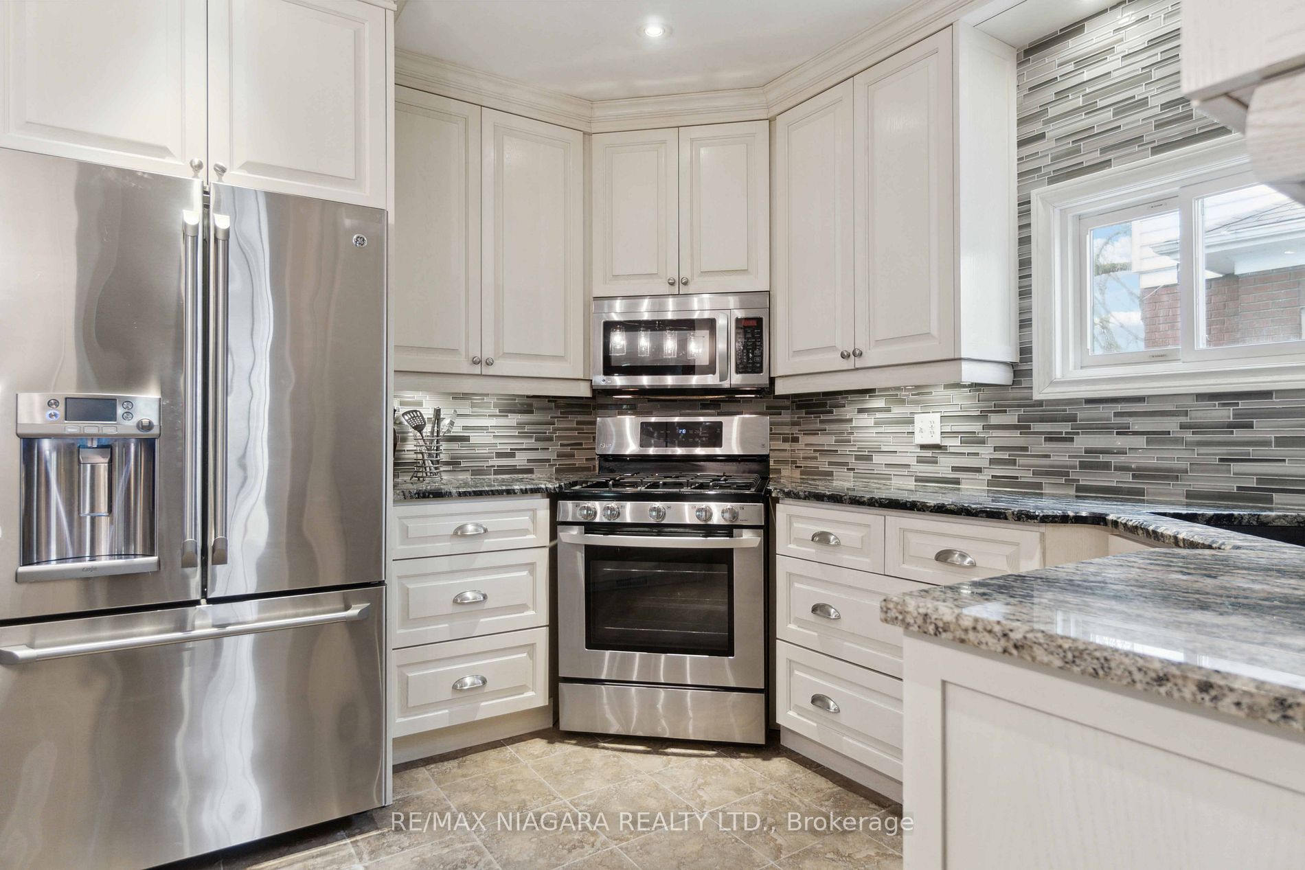 100 Elgin St Property Photo 10