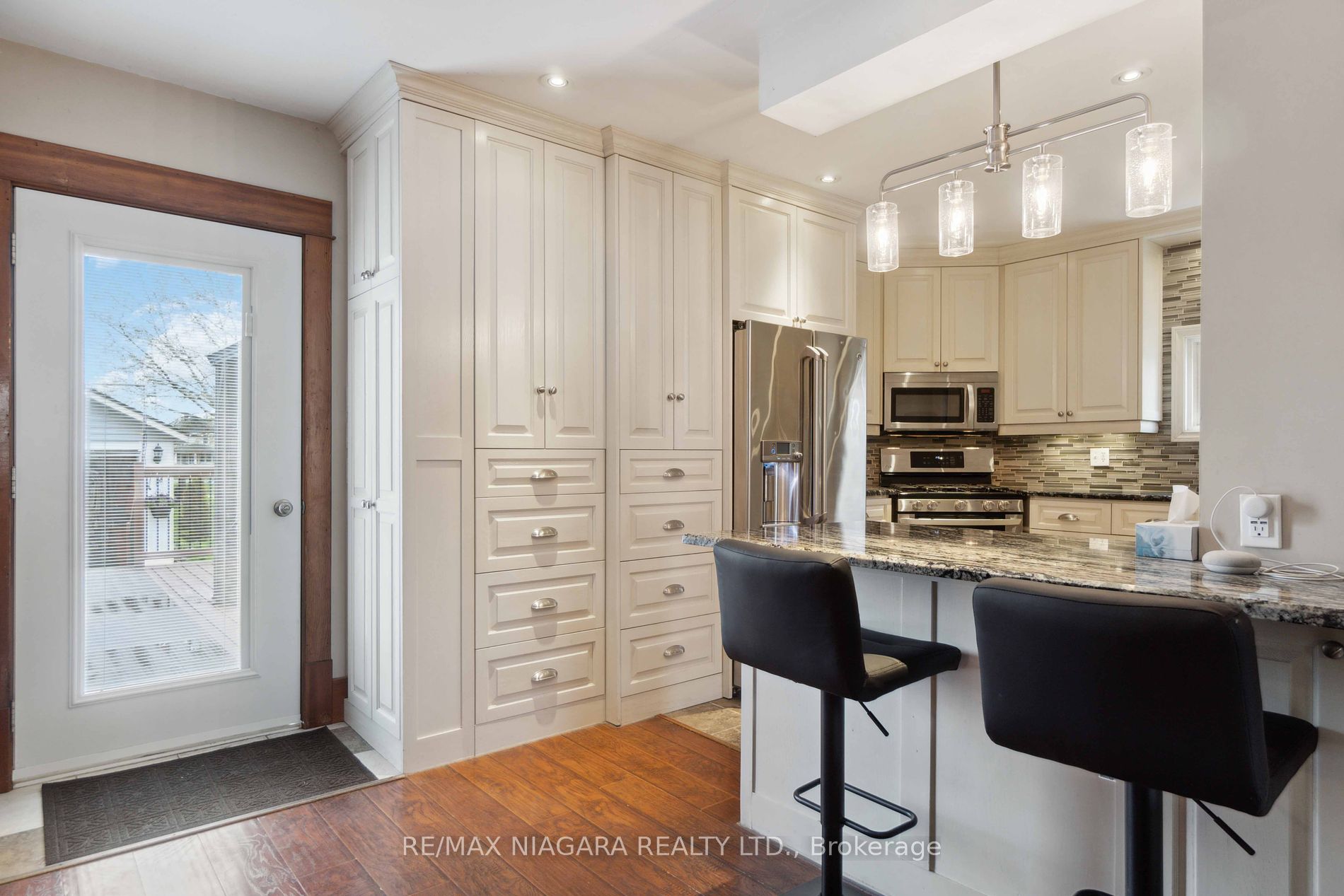 100 Elgin St Property Photo 11