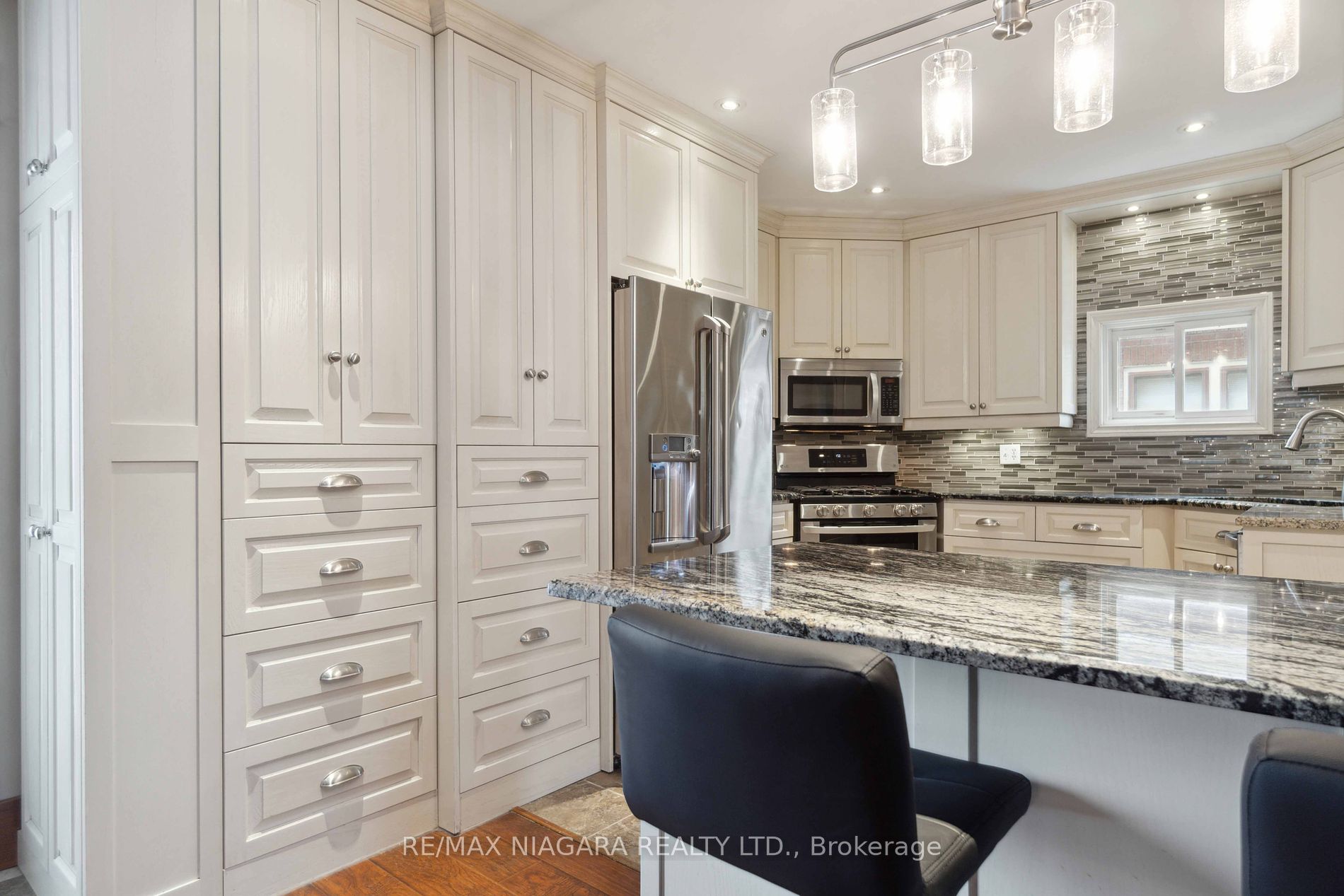 100 Elgin St Property Photo 13