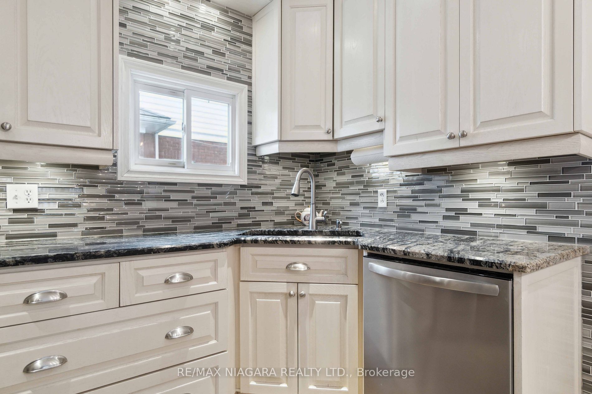 100 Elgin St Property Photo 14