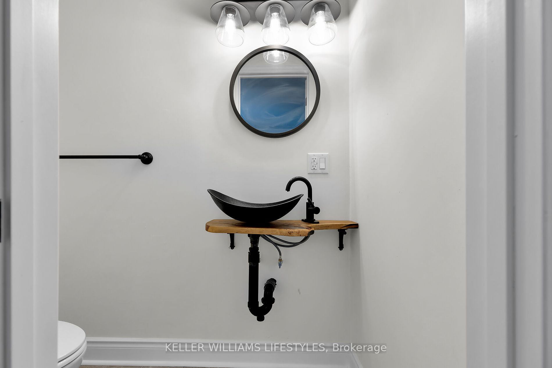 95 John St E Property Photo 15