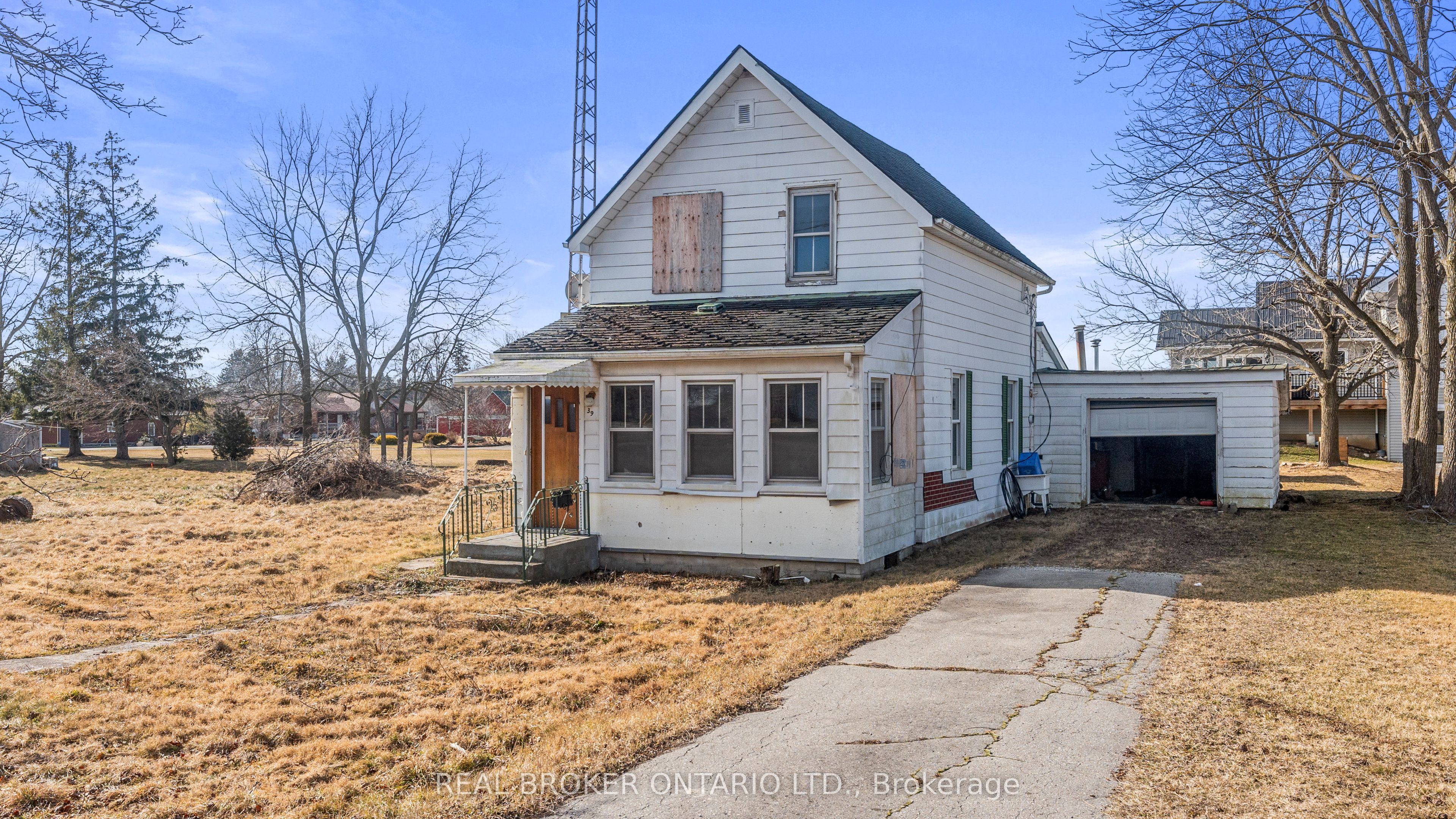 9613 Currie Road Property Photo 3