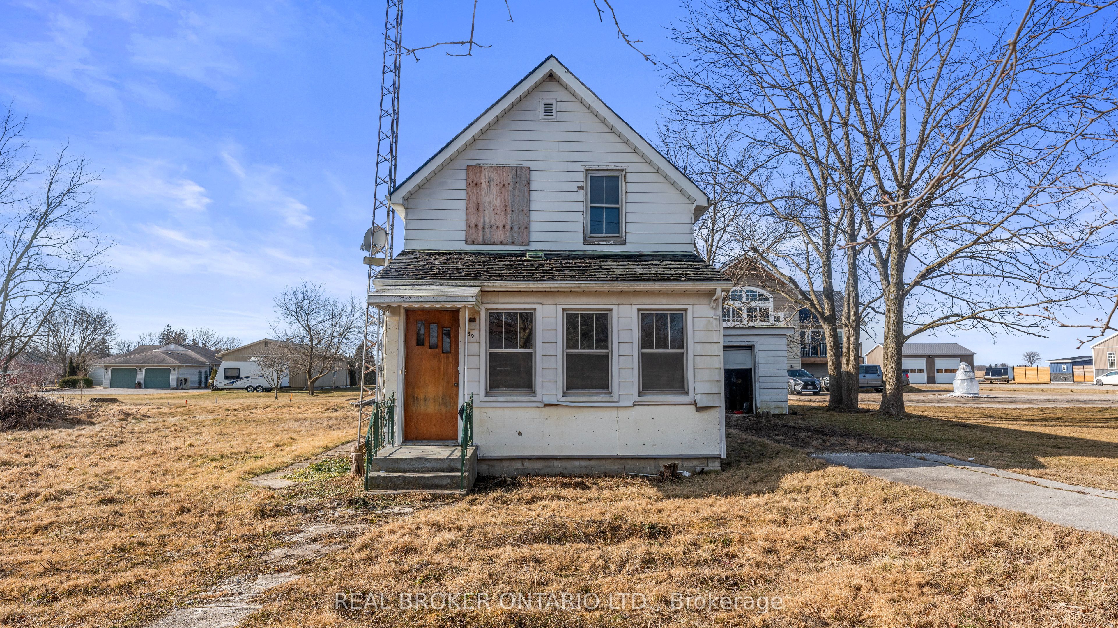 9613 Currie Road Property Photo 4