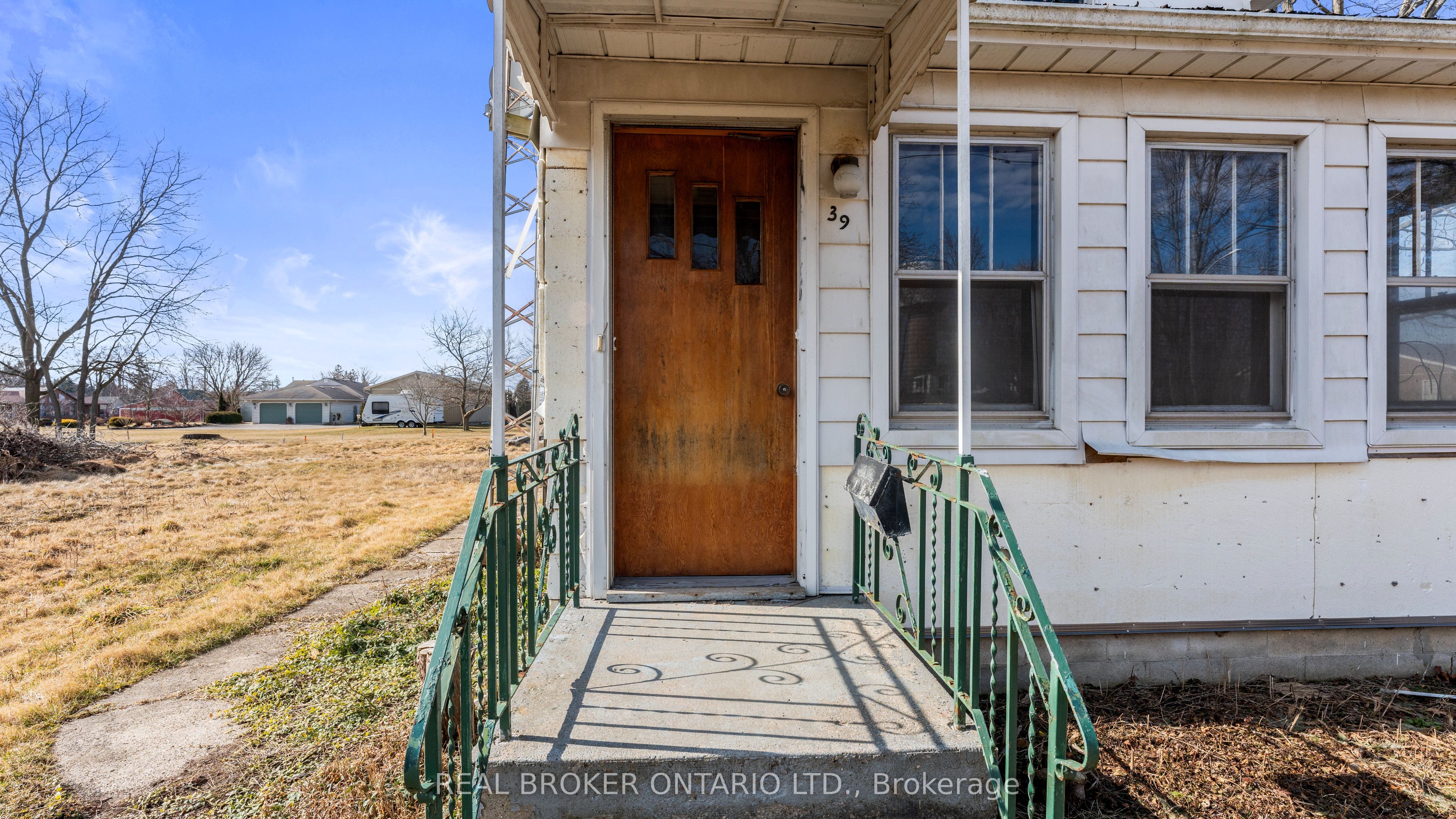9613 Currie Road Property Photo 7
