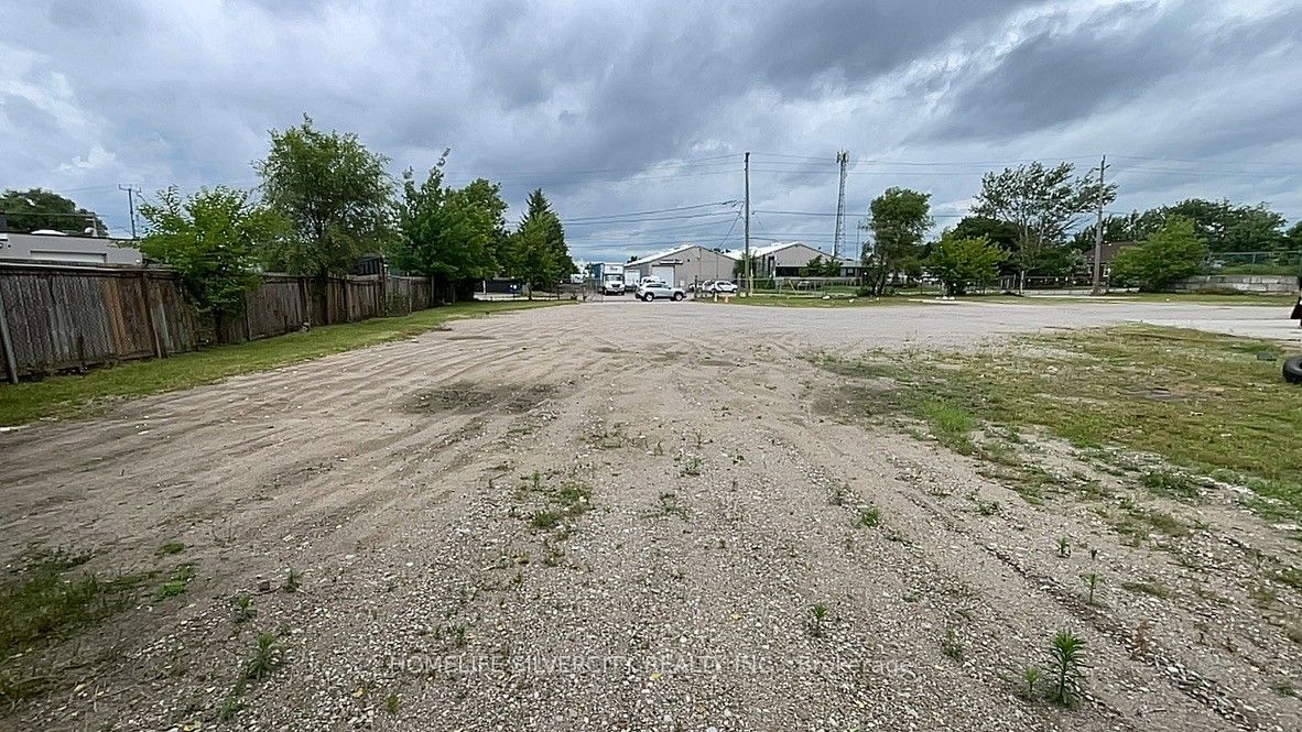 1161 Brydges Street Property Photo 9