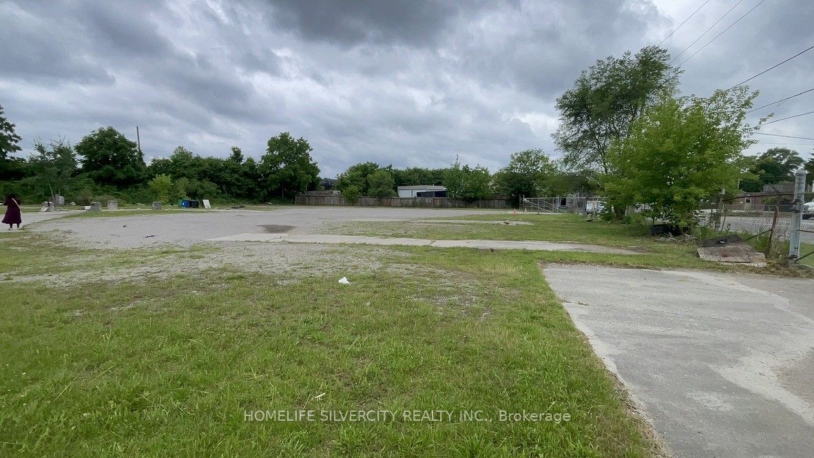 1161 Brydges Street Property Photo 10
