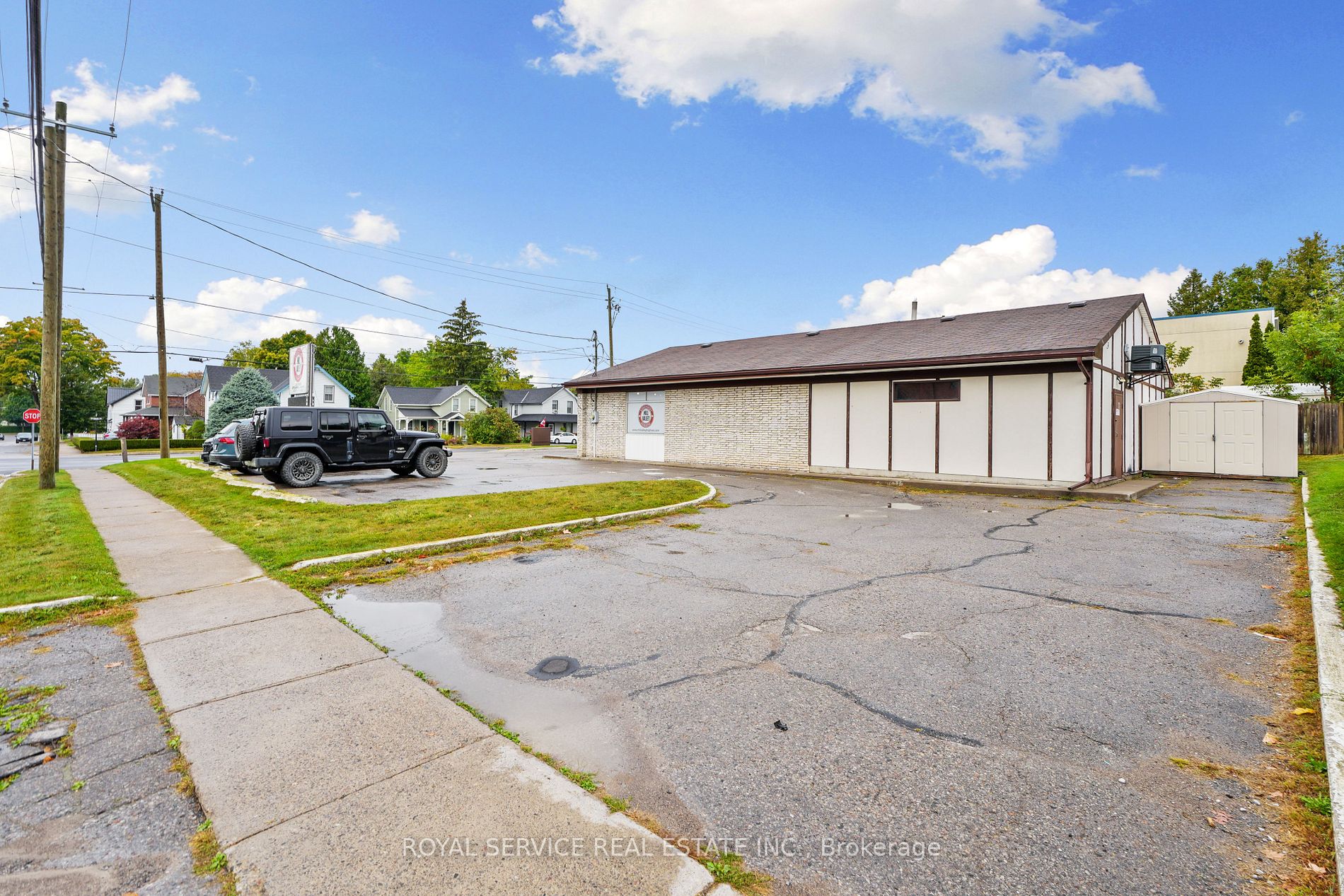 456 Division St Property Photo 2