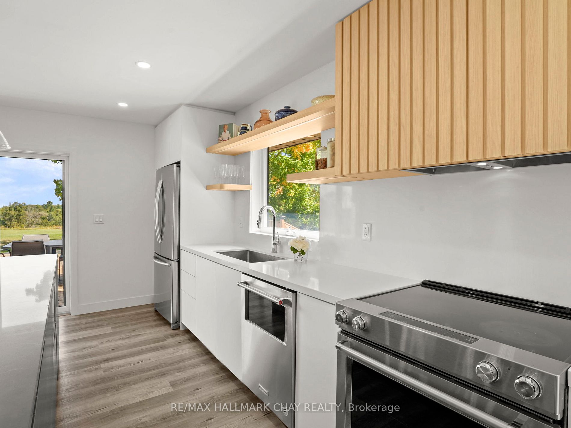 956249 7th Line Property Photo 4