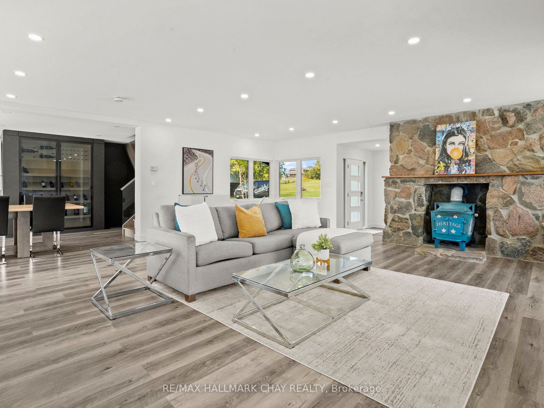 956249 7th Line Property Photo 6