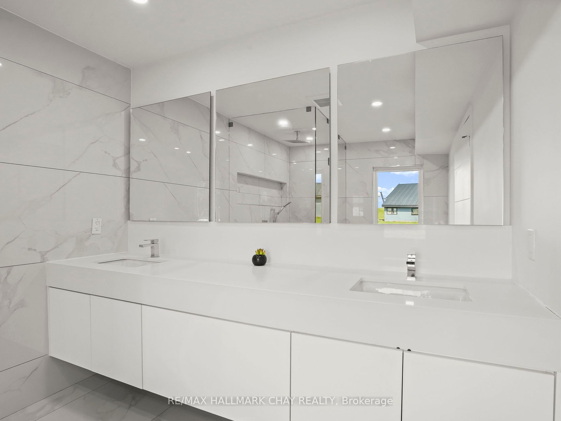 956249 7th Line Property Photo 10