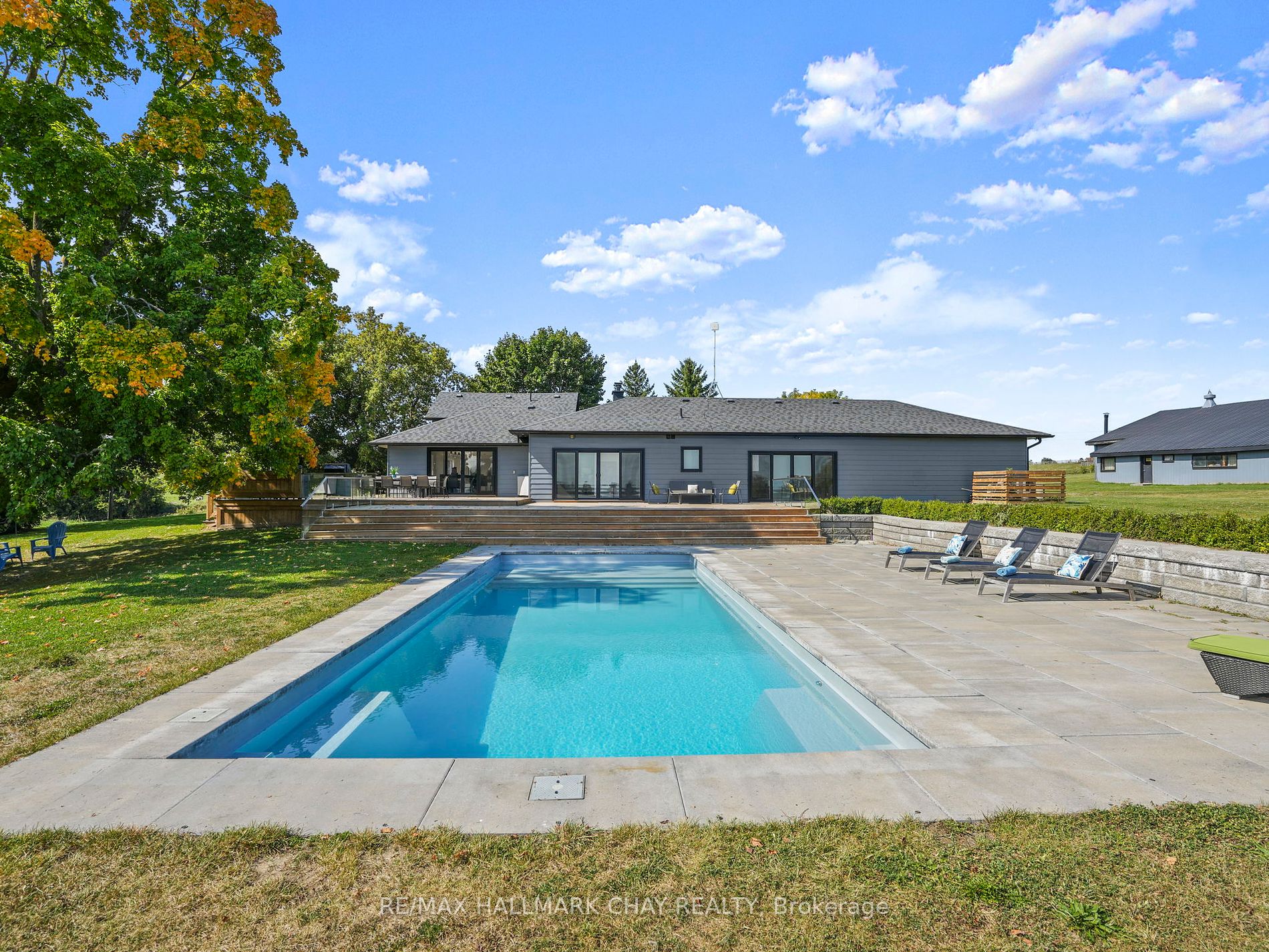 956249 7th Line Property Photo 22