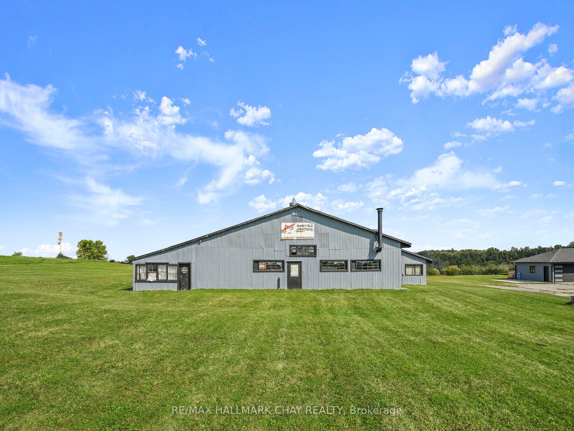 956249 7th Line Property Photo 25