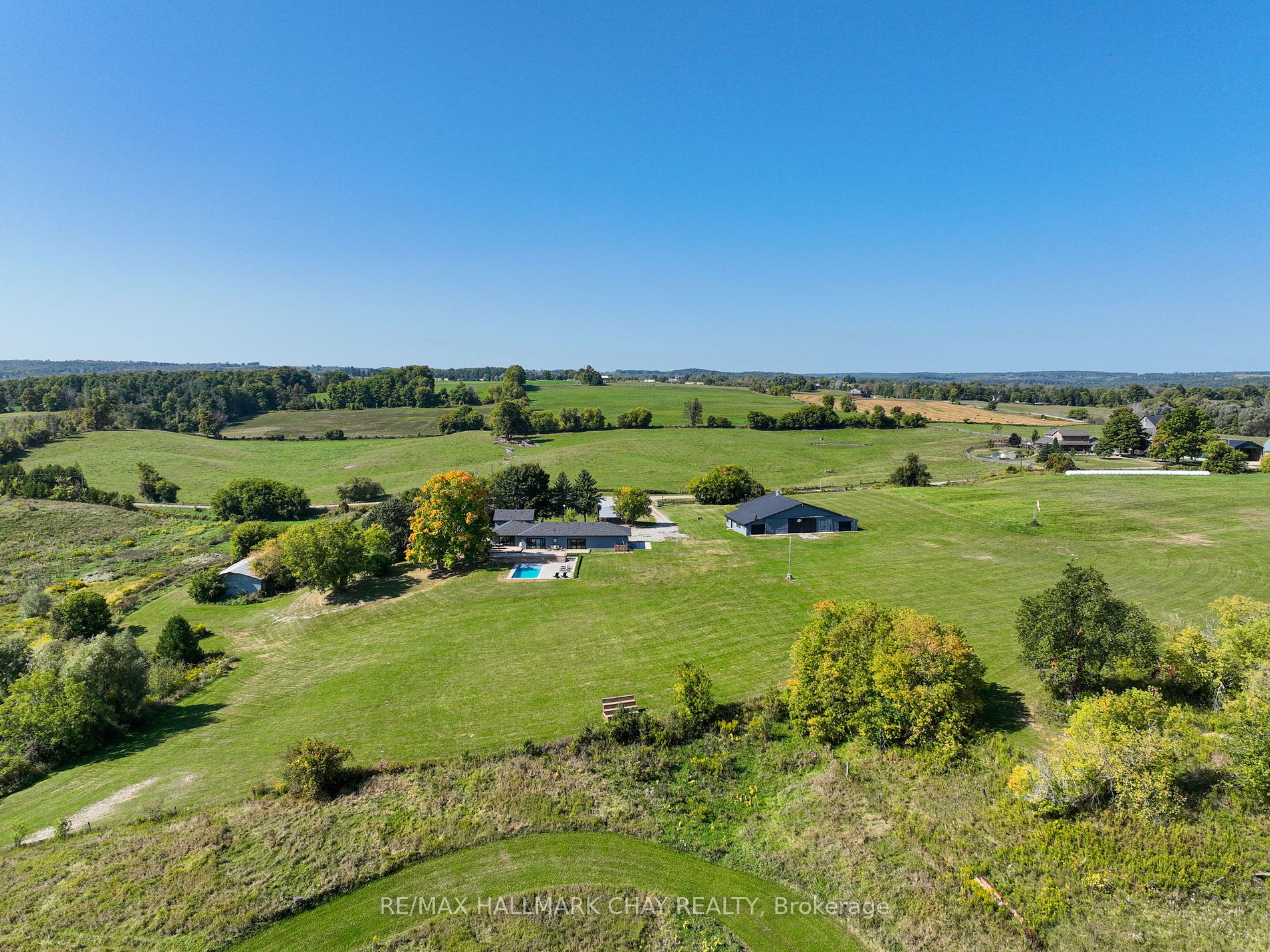 956249 7th Line Property Photo 26