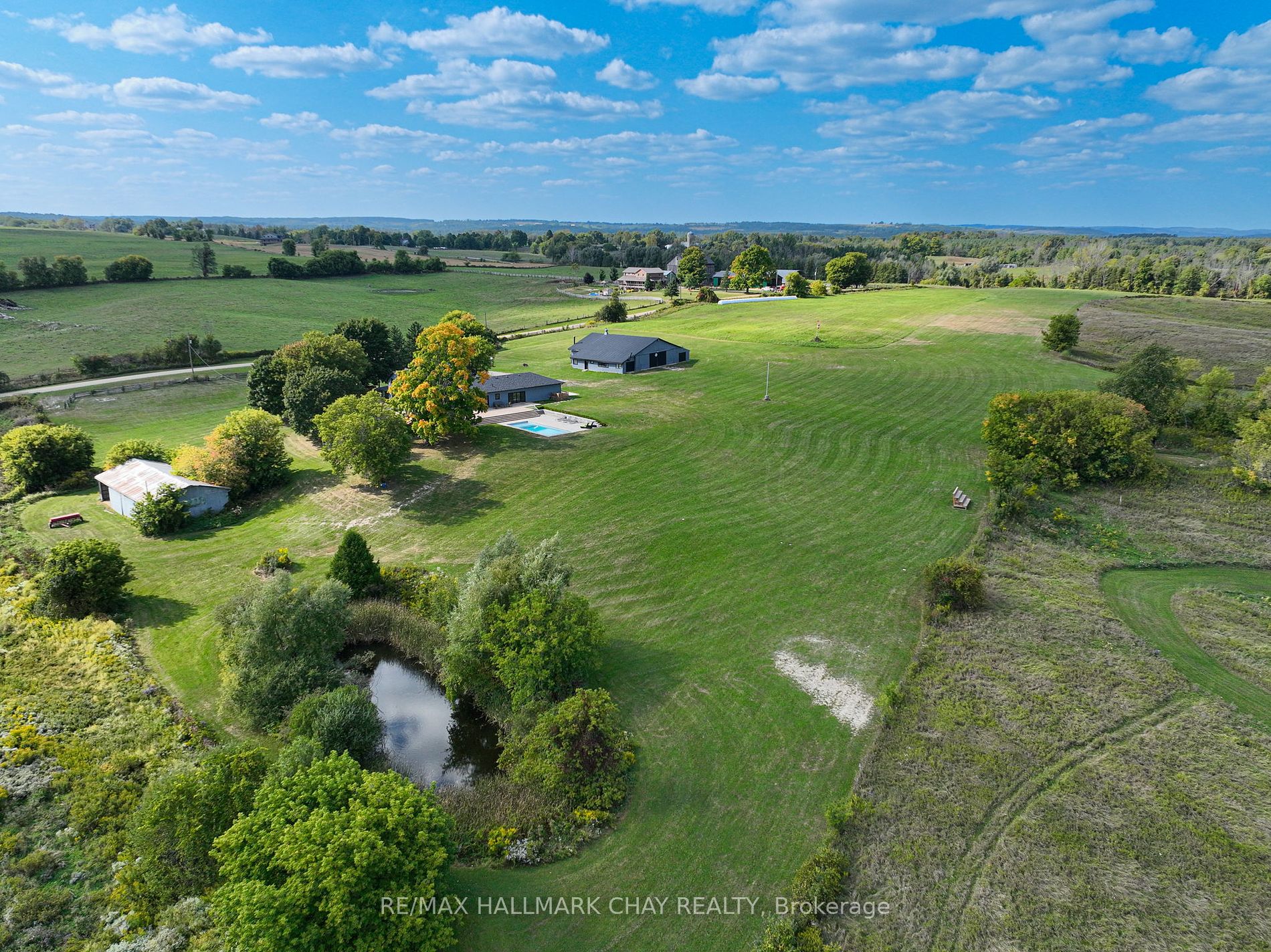 956249 7th Line Property Photo 27