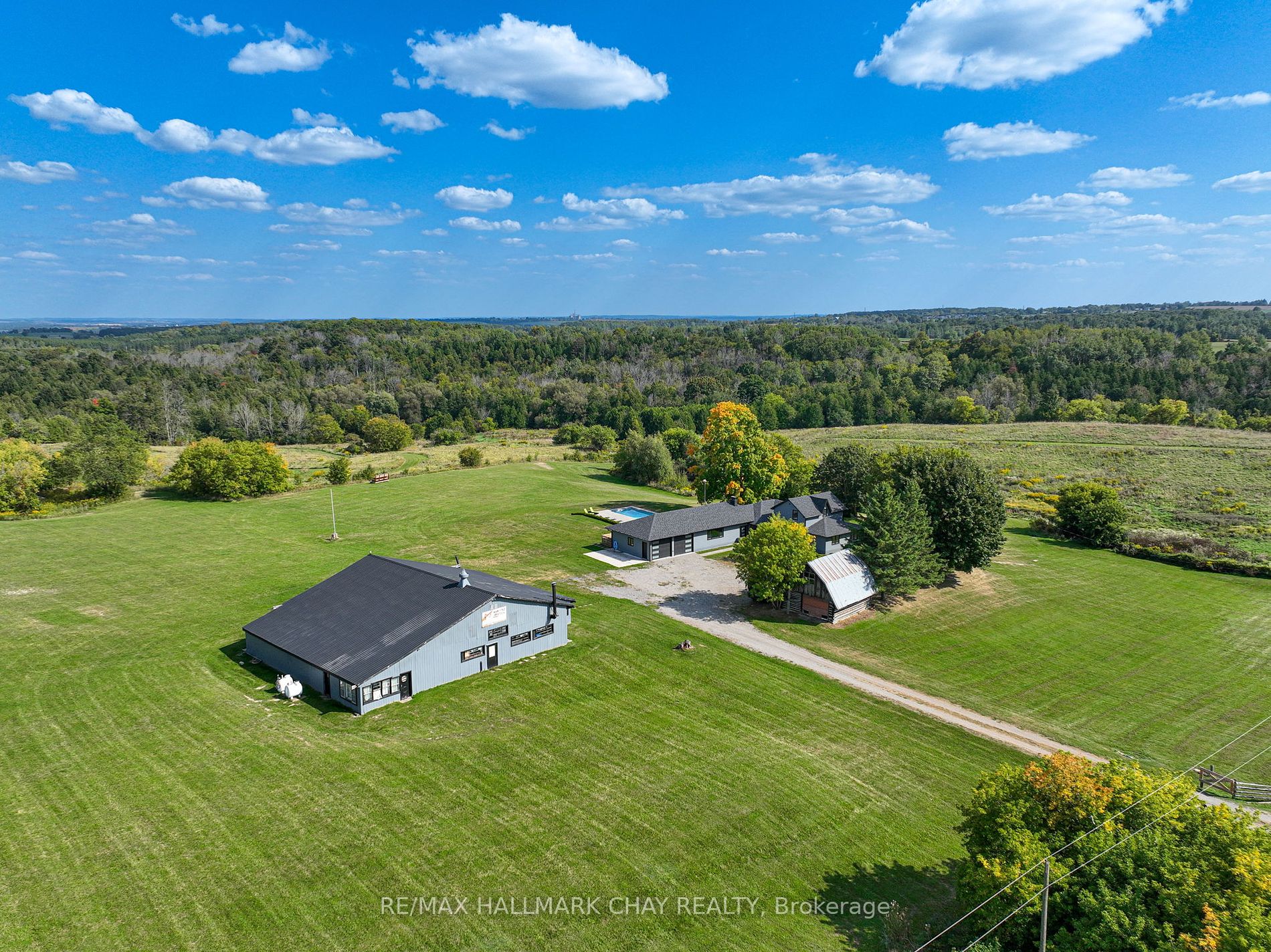 956249 7th Line Property Photo 32