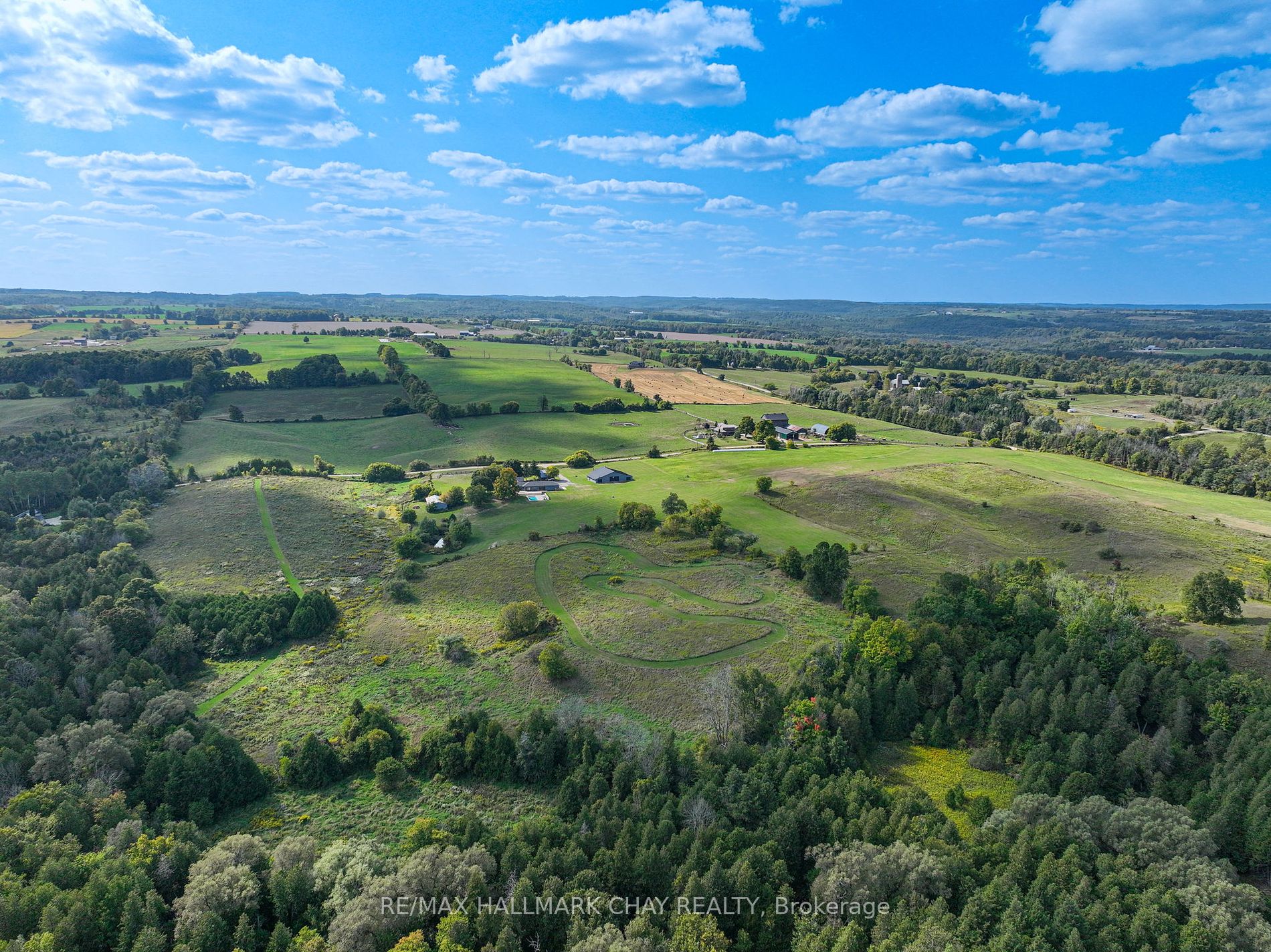 956249 7th Line Property Photo 33