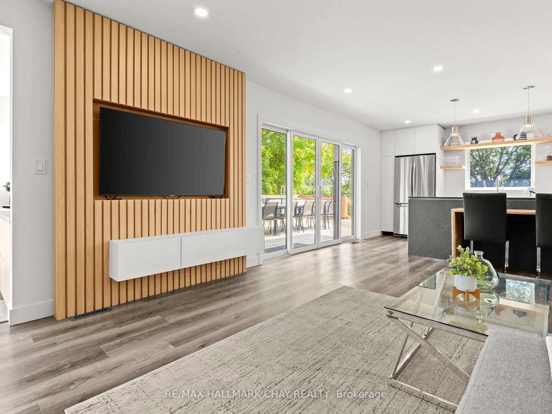 956249 7th Line Property Photo 38