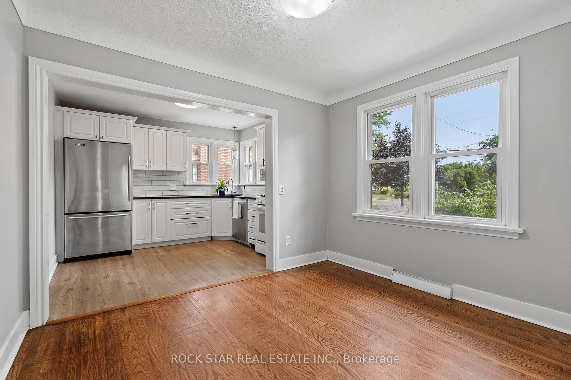 481 Vine St Property Photo 3