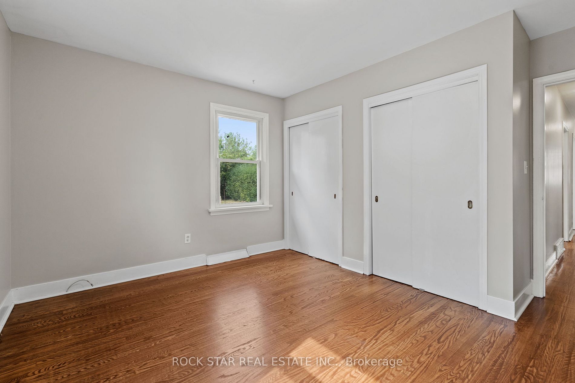 481 Vine St Property Photo 8